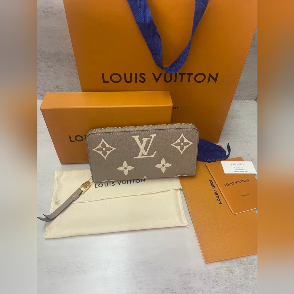 Louis Vuitton Zippy Wallet